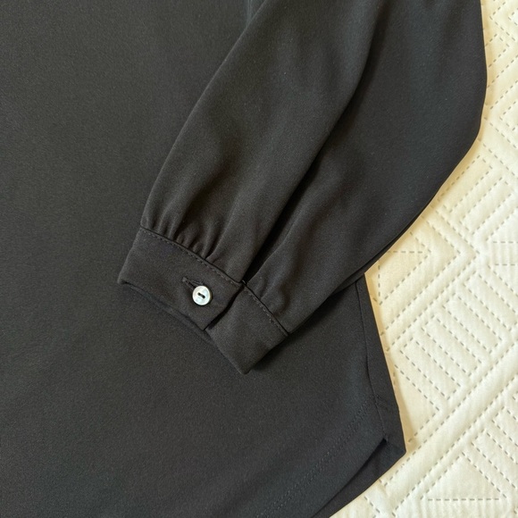 Ann Taylor V-Neck Long Sleeve Blouse Size SP - Picture 3 of 9